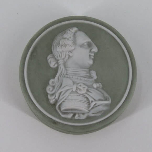 VTG Green Porcelain White Cameo Profile Historic Man Person Lidded Trinket Dish - Picture 2 of 11